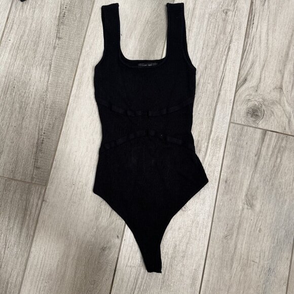 Love Tree Black Ribbed Sleeveless Bodysuit With Snap Closure Size Small 70% Visc - Picture 1 of 6